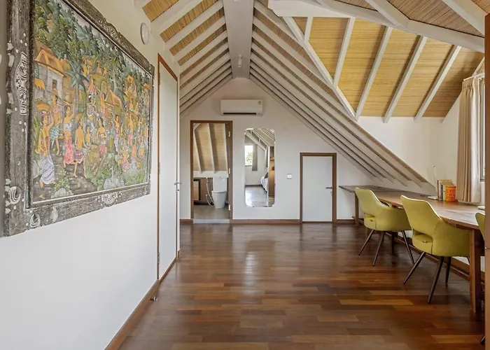 Labri Bali Luxury 4br Near * Canggu (Bali)