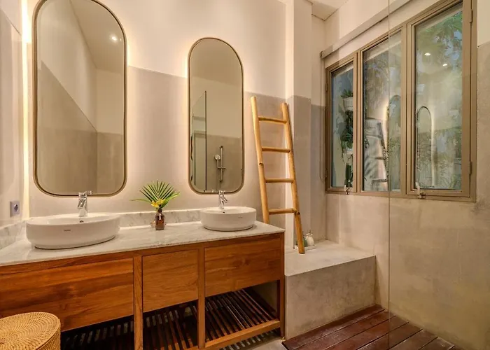 Labri Bali Luxury 4br Near * Canggu (Bali)